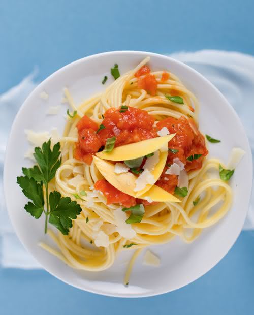 Spaghetti mit Mango-Tomatensoße Spaghetti mit Mango-Tomatensoße