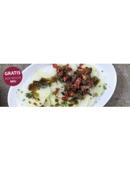 Kohlrabi-Carpaccio mit Tomaten-Oliven-Tatar und Kürbiskernöl-Dressing