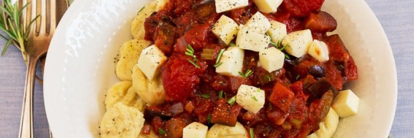 Gnocchi mit AuberginenTomaten-Ragout und Büffelmozzarella