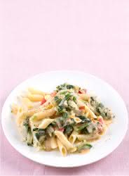 koestlich vegetarisch 4/15 - Aktionsrezept - Penne mit Mangold und Kaese-Sahne-Sosse